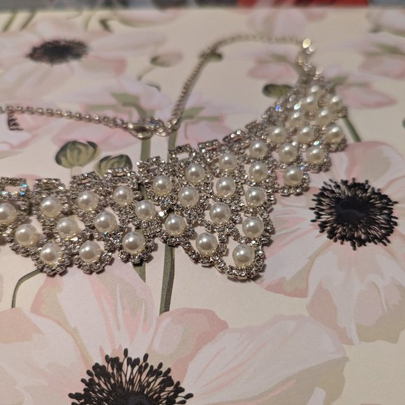 Icing Pearl and rinestone Necklace - Picture 2 of 3